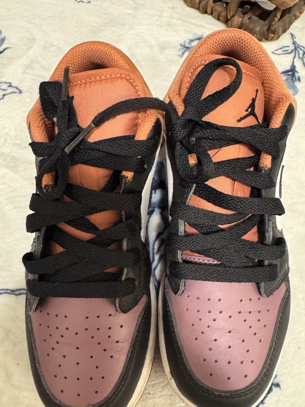 Jordan Low-Top Sneakers in Mauve, Orange & Black